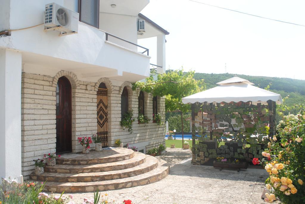 Vila Roza Baltsjik Buitenkant foto